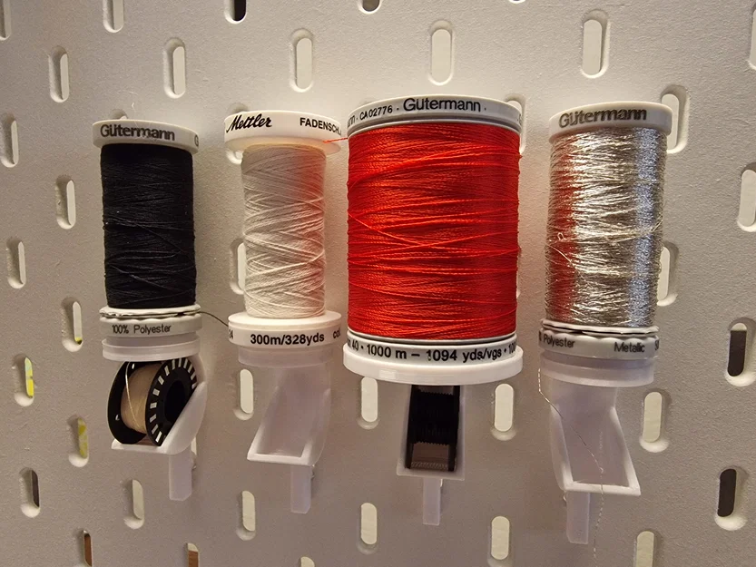 SKADIS: Giá đỡ suốt BERNINA & ống chỉ - Faden und Näh-Spule - Image 1