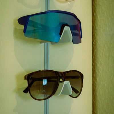 Móc treo kính mát gắn tường (Sunglasses Wall Mount)