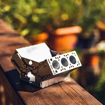 Giá đỡ/khay organizer kiểu động cơ V6 cho điện thoại & pendrive