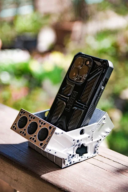 Giá đỡ/khay organizer kiểu động cơ V6 cho điện thoại & pendrive - Image 4