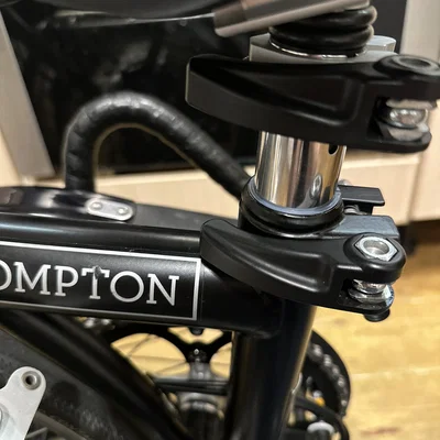 Bạc lót cọc yên Brompton “No Glue / No Ream / Clip In”