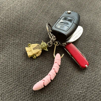 Móc khóa chú sâu cử động linh hoạt (Articulating Worm Keychain) in 3D
