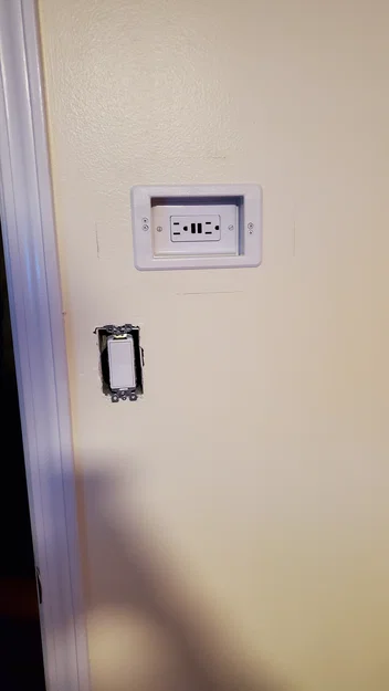 Giá treo tường máy tính bảng HomeAssistant tích hợp ổ điện (Ender 3 friendly) - Image 4