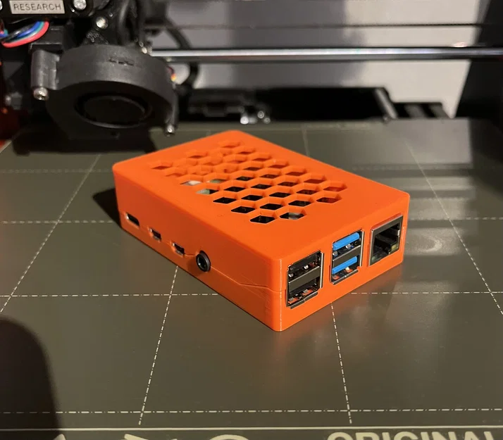 Vỏ hộp tối giản cho Raspberry Pi 4 với họa tiết tổ ong tản nhiệt - Image 1