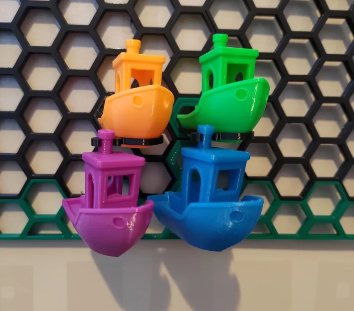 Benchy Holder for HSW – Giá treo Benchies gọn cho Honeycomb Wall - Image 1
