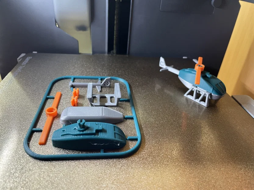 Mô hình trực thăng lắp ráp dạng thẻ (Helicopter Kit Card) độc đáo - Image 1