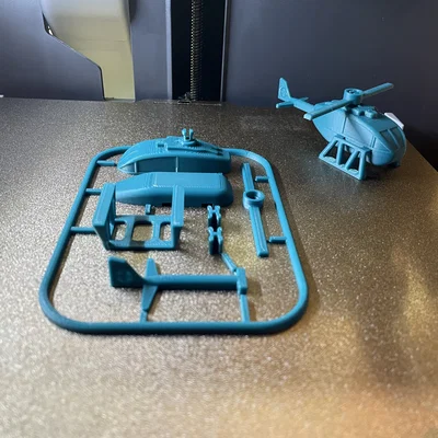 Mô hình trực thăng lắp ráp dạng thẻ (Helicopter Kit Card) độc đáo