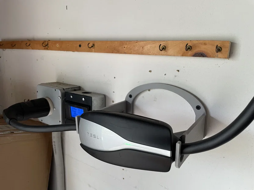 Giá treo tường cho Tesla Universal Mobile Connector (UMC) - Image 1