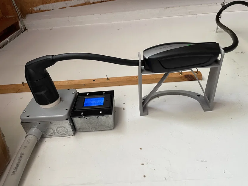 Giá treo tường cho Tesla Universal Mobile Connector (UMC) - Image 2