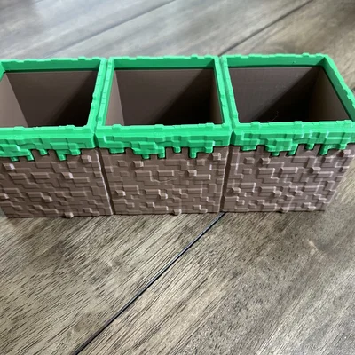 Hộp nhiều khối cỏ Minecraft (mở nắp trên)