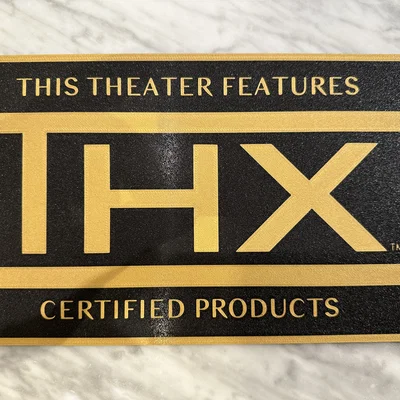 Bảng hiệu THX Home Cinema trang trí cho phòng chiếu phim 3D