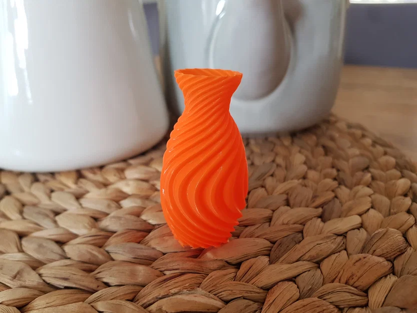 Mẫu bình hoa trang trí xoắn ốc 3D hiện đại (Vase Model) - Image 1
