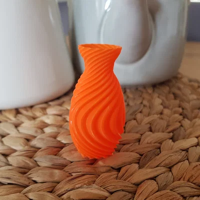 Mẫu bình hoa trang trí xoắn ốc 3D hiện đại (Vase Model)