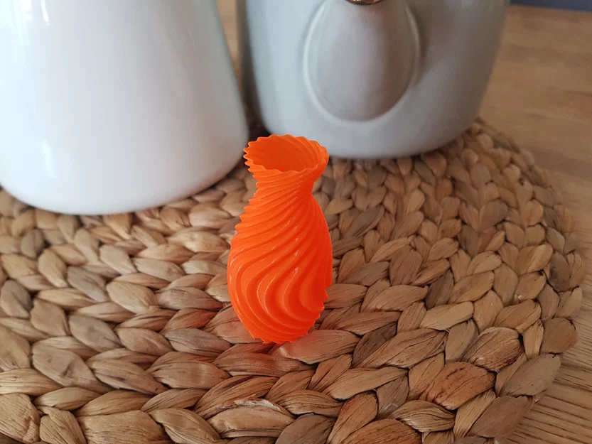 Mẫu bình hoa trang trí xoắn ốc 3D hiện đại (Vase Model) - Image 2