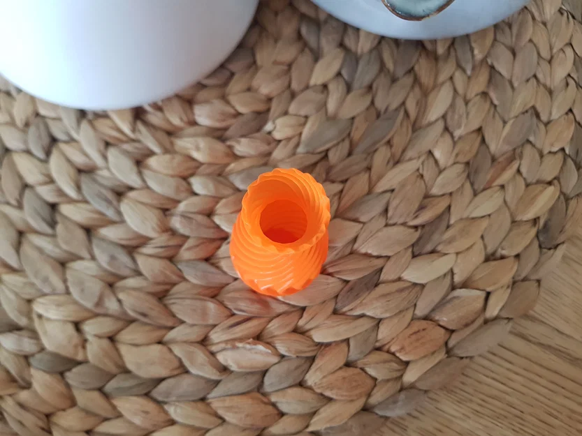 Mẫu bình hoa trang trí xoắn ốc 3D hiện đại (Vase Model) - Image 3