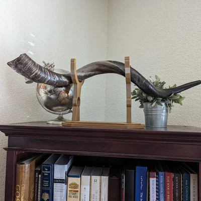 Giá đỡ Shofar (kèn sừng cừu) in 3D trưng bày sang trọng