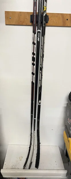 Ngàm treo tường cho gậy hockey (Hockey Stick Wall Mounts) - Image 1