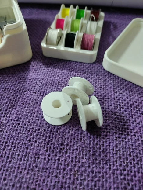 Hộp Lưu Trữ Suốt Chỉ và Chân Vịt cho Máy May Gia Đình - Image 2