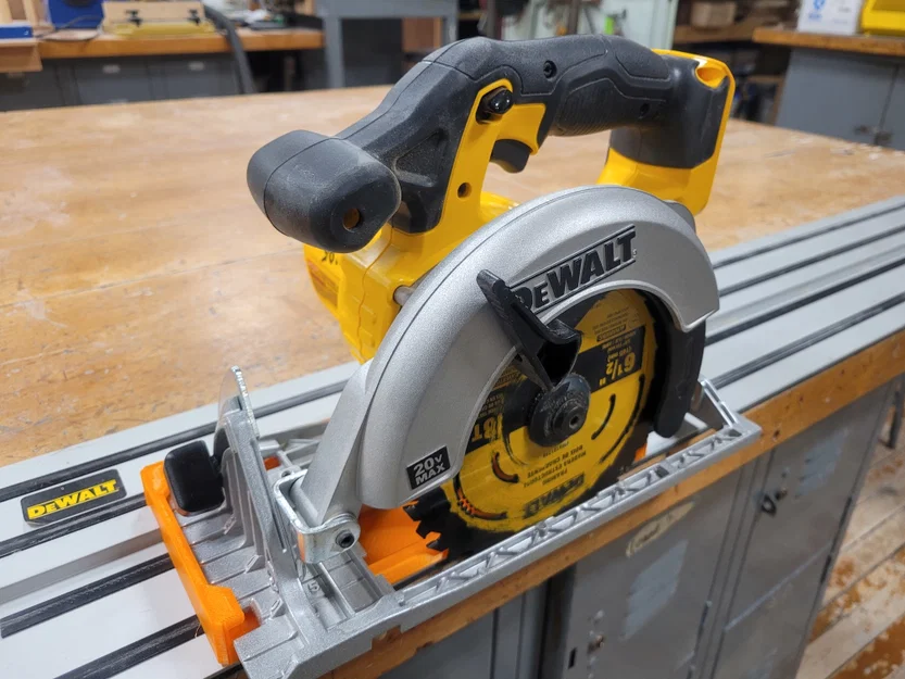 Adapter dẫn hướng track saw Dewalt cho cưa pin 20V 6-1/2in (DCS391B) - Image 1