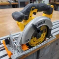 Adapter dẫn hướng track saw Dewalt cho cưa pin 20V 6-1/2in (DCS391B) - Thumbnail 1