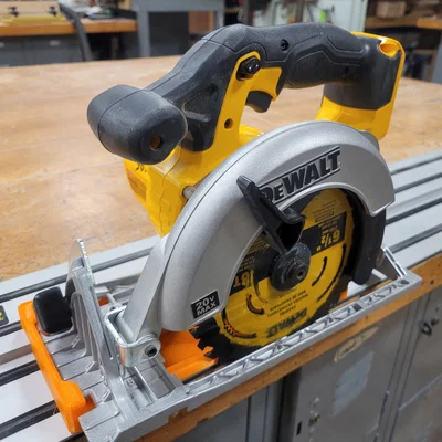 Adapter dẫn hướng track saw Dewalt cho cưa pin 20V 6-1/2in (DCS391B)