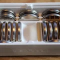 Holder pin nút CRxxxx (Gridfinity, xếp chồng, có nhãn) - Thumbnail 1