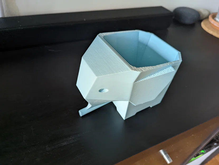 Chậu cây hình voi có vòi thoát nước (Elephant Plant Pot with Drainage Snout) - Image 2