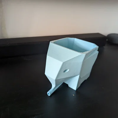 Chậu cây hình voi có vòi thoát nước (Elephant Plant Pot with Drainage Snout)