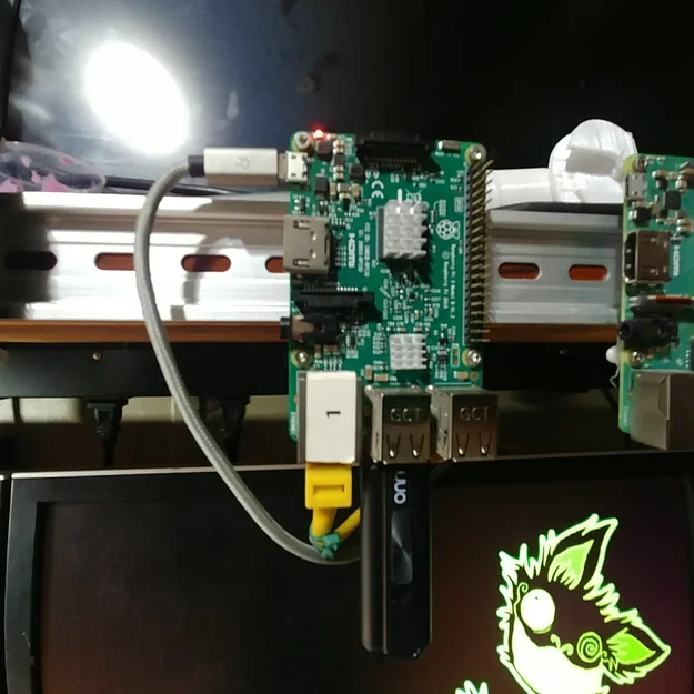 Ngàm gắn Raspberry Pi lên DIN rail - Image 1
