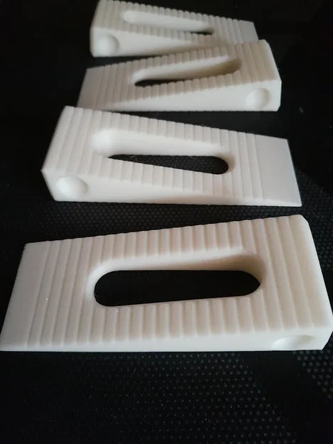 Nêm Đa Năng 3D: Giải Pháp Chặn Cửa và Căn Chỉnh Đồ Đạc Tiện Dụng - Image 3
