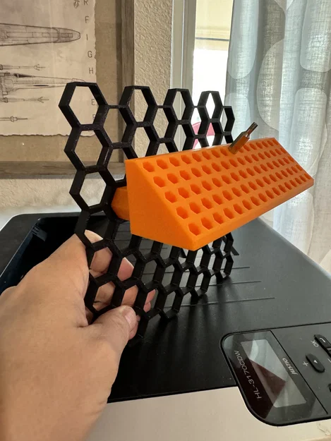 Giá treo mũi vít lục giác gắn tường Honeycomb Storage Wall - Image 1