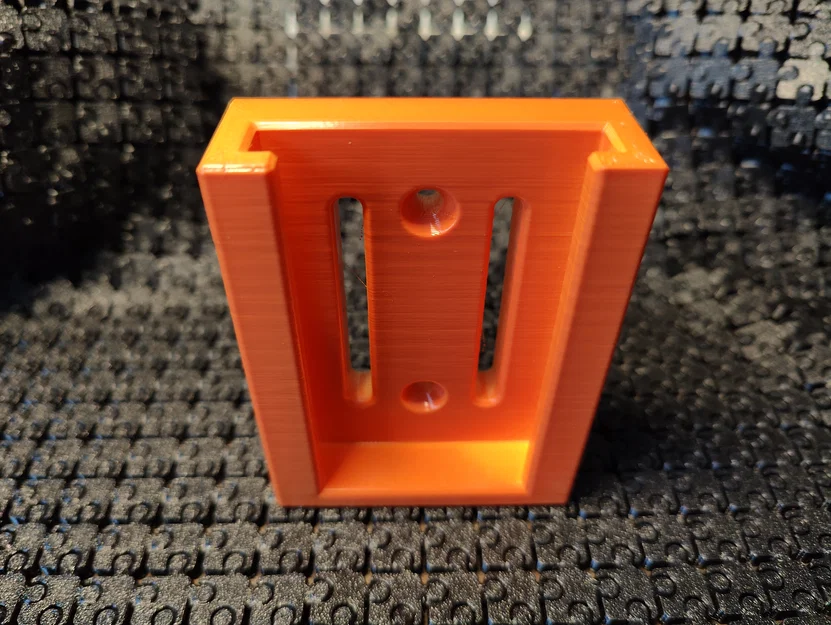 Giá Treo Tường Pin Black and Decker (36V/40V) - Image 1