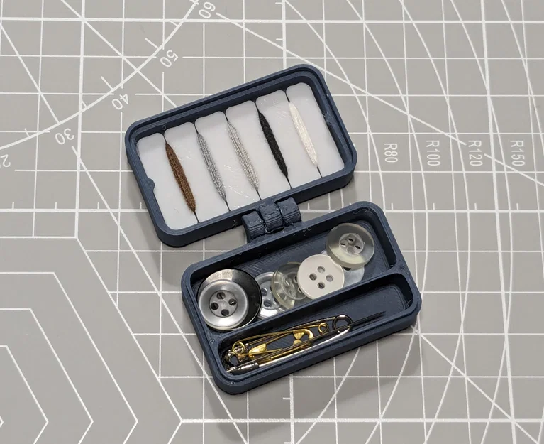 TravelStitch: Bộ kit khâu vá mini mang theo mọi lúc mọi nơi! - Image 1