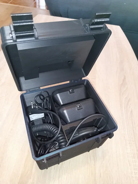 Hộp Baofeng UV-5R Charger Box (đựng 3 bộ sạc, có seal) - Image 1