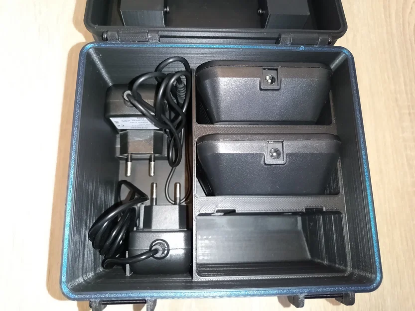 Hộp Baofeng UV-5R Charger Box (đựng 3 bộ sạc, có seal) - Image 2
