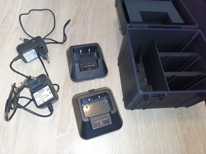 Hộp Baofeng UV-5R Charger Box (đựng 3 bộ sạc, có seal) - Image 3