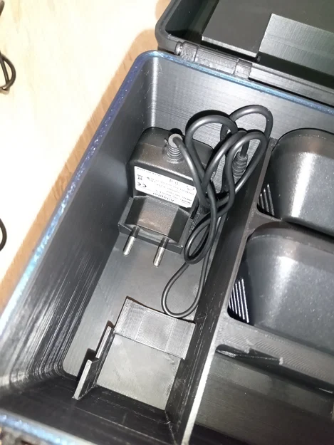 Hộp Baofeng UV-5R Charger Box (đựng 3 bộ sạc, có seal) - Image 9
