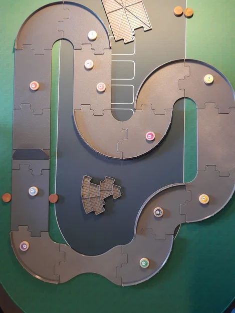 Đường đua búng đĩa (Race Track for Flicking Disks) - Image 1