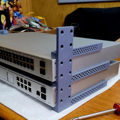 Giá đỡ rack để bàn cho Unifi Desktop Server (Rack Mount)