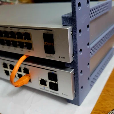 Giá đỡ rack để bàn cho Unifi Desktop Server (Rack Mount)