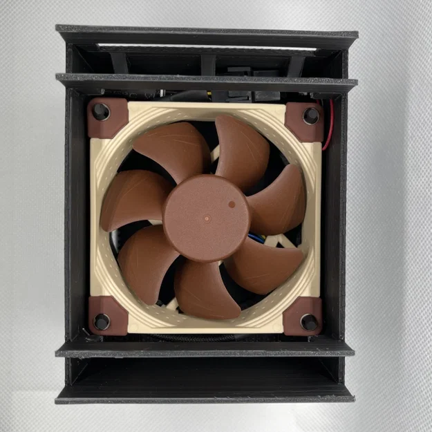 Vỏ ZimaBlade hỗ trợ tản nhiệt chủ động và gắn quạt - Image 5