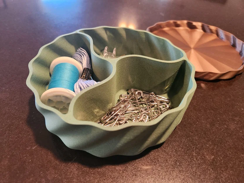 Crafty Sorter – Khay phân loại 3 ngăn lượn sóng (có nắp tùy chọn) - Image 1