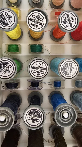 Khay sắp xếp chỉ may và suốt chỉ (Threads & Bobbins Organizer) - Image 5