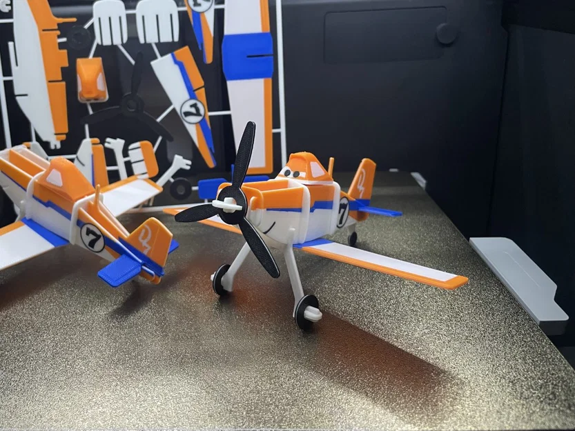 Dusty Crophopper (Planes) – Kit Card lắp ráp - Image 1