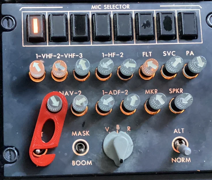 Khóa giữ nút liên lạc (Intercom Lock) cho buồng lái mô phỏng Boeing 737 - Image 1