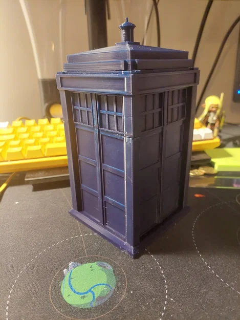 Hộp Deckbox Commander Magic Doctor Who dạng TARDIS - Image 2