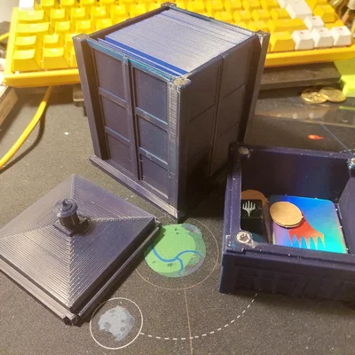 Hộp Deckbox Commander Magic Doctor Who dạng TARDIS
