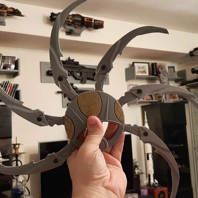 Predator Shuriken (Có thể gập một phần)