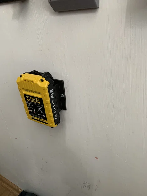 Giá treo tường pin Stanley 18V - Image 1