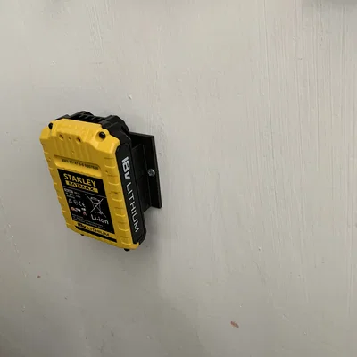 Giá treo tường pin Stanley 18V